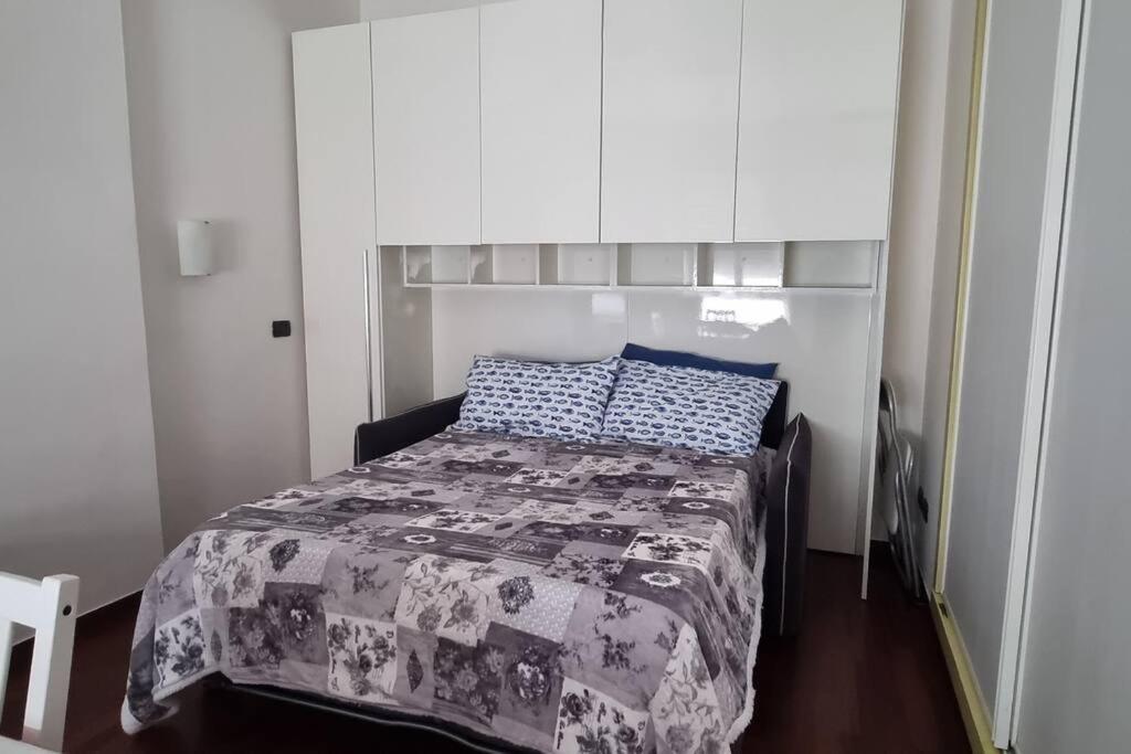 Ferienwohnung Monolocale Metro M3 Affori Mailand Exterior foto